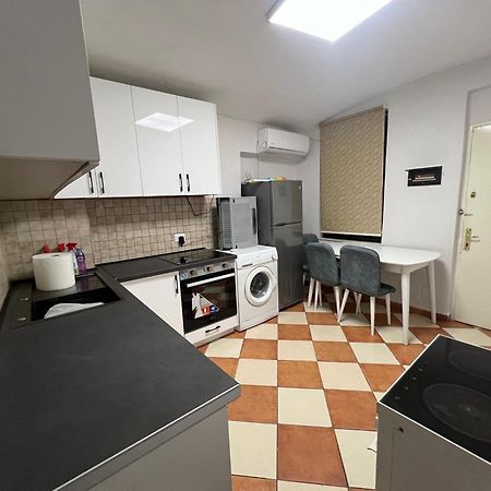 Sisterhood Hostel-Female Only Tirana Eksteriør billede