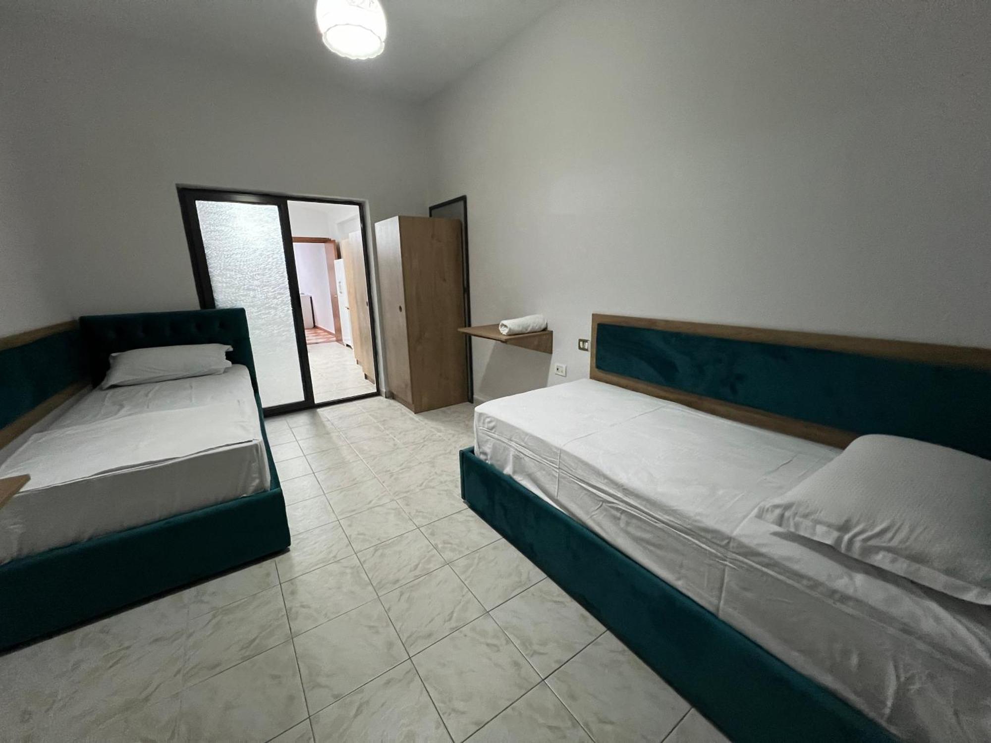 Sisterhood Hostel-Female Only Tirana Eksteriør billede