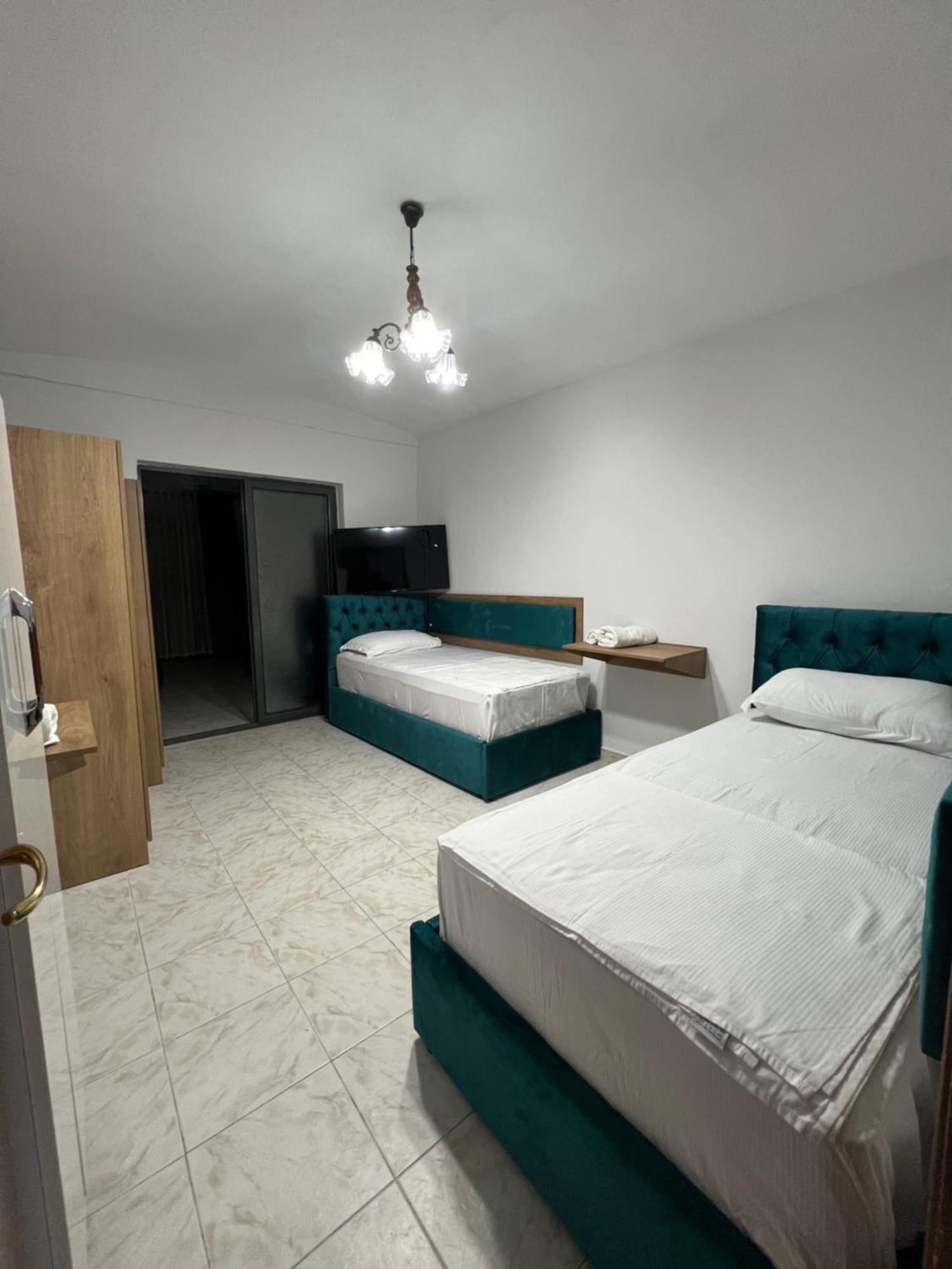 Sisterhood Hostel-Female Only Tirana Eksteriør billede