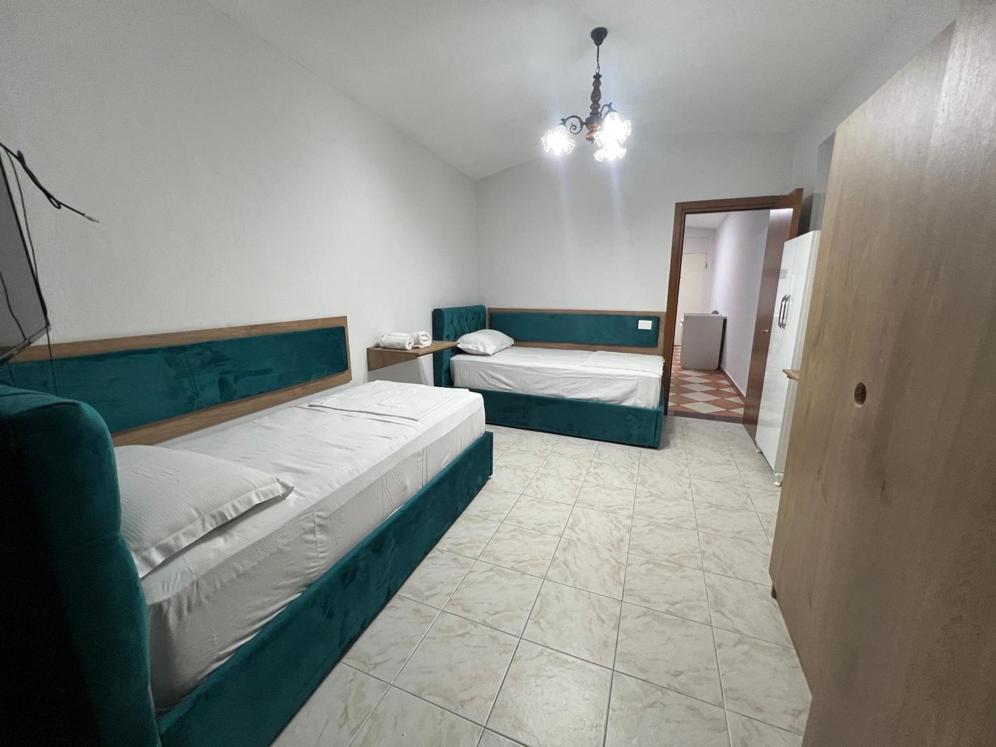 Sisterhood Hostel-Female Only Tirana Eksteriør billede