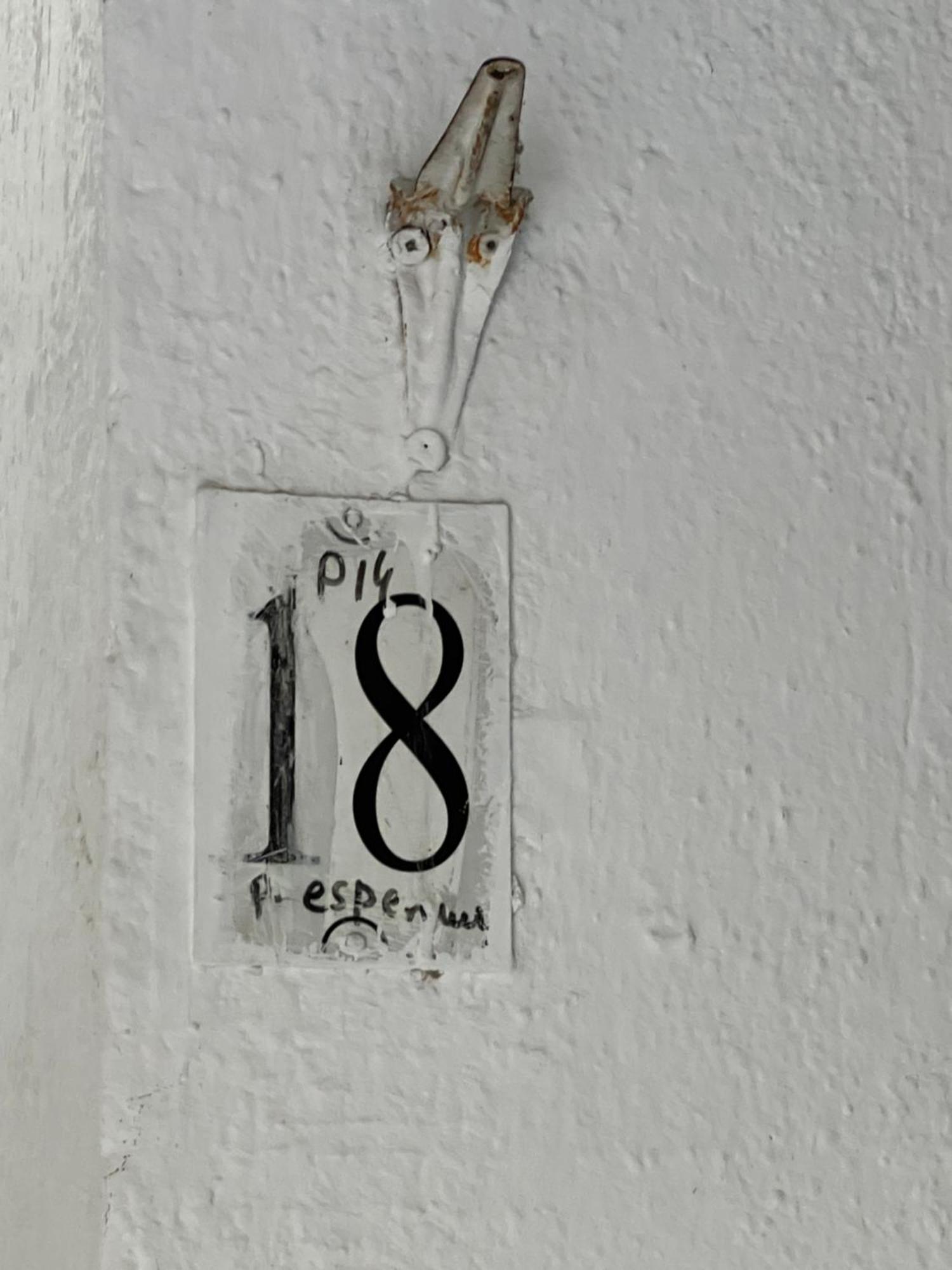 Sisterhood Hostel-Female Only Tirana Eksteriør billede